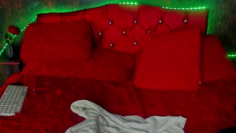 laura online show from 12-14-24, 06:41