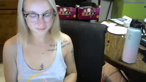 Snapshot of sexylexie93 chatting on 10-14-25, 02:34 sexylexie93 online show from 10-14-25, 02:34