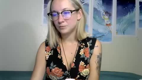 Snapshot of sexylexie93 chatting on 10-21-25, 01:39 sexylexie93 online show from 10-21-25, 01:39
