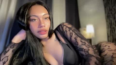 Snapshot of sexylovesappira chatting on 03-27-26, 08:30 maxine online show from 03-27-26, 08:30