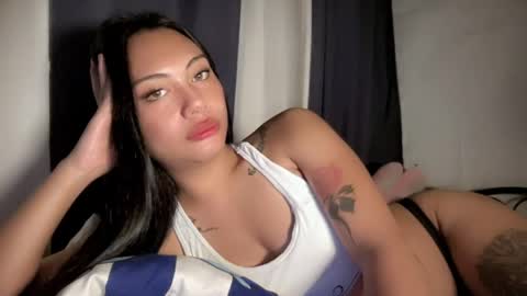 Snapshot of sexylovesappira chatting on 04-27-26, 07:01 maxine online show from 04-27-26, 07:01