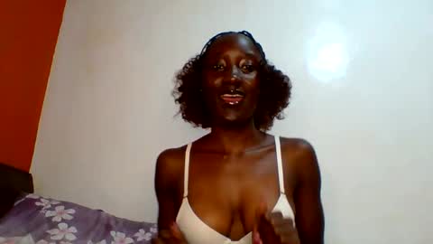 sexylucia5 online show from 06-10-26, 10:14