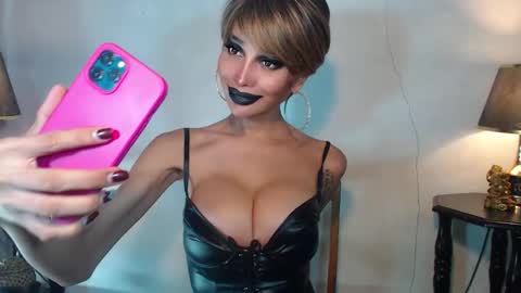 Queen Sofia online show from 05-01-26, 03:11