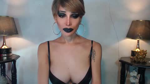 Queen Sofia online show from 05-11-26, 01:55