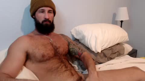 Snapshot of sexymanmk26 chatting on 12-22-24, 10:36 lets go private im ready to play pvt cum online show from 12-22-24, 10:36