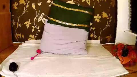 Snapshot of sexymayagold chatting on 10-16-25, 06:36 Squirty Maya Gold online show from 10-16-25, 06:36