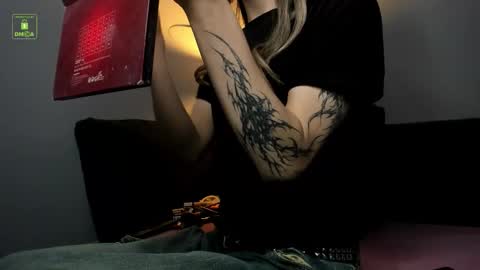 Snapshot of sexymiatrans chatting on 01-14-26, 12:11 Sexy online show from 01-14-26, 12:11