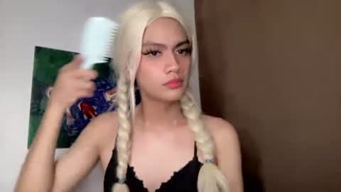 Snapshot of sexynakedweapon chatting on 05-12-26, 09:28 LIEZEL online show from 05-12-26, 09:28