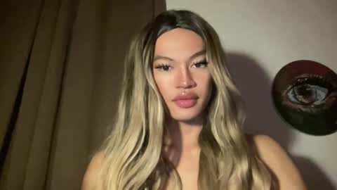 Snapshot of sexynakedweapon chatting on 06-11-26, 05:27 LIEZEL online show from 06-11-26, 05:27