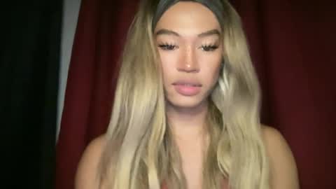 Snapshot of sexynakedweapon chatting on 06-21-26, 09:01 LIEZEL online show from 06-21-26, 09:01