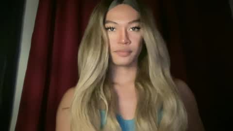 Snapshot of sexynakedweapon chatting on 06-22-26, 05:43 LIEZEL online show from 06-22-26, 05:43