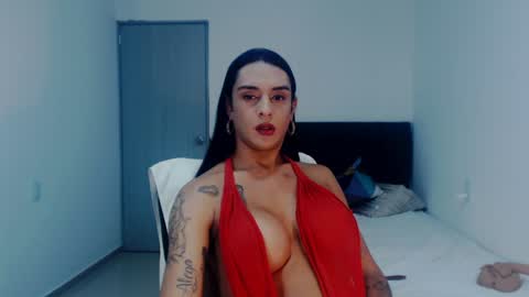 Snapshot of sexynatalia25 chatting on 12-02-24, 05:15 Natalia Duran online show from 12-02-24, 05:15