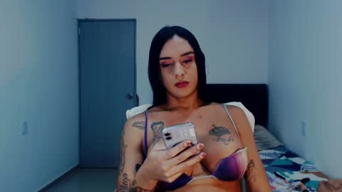 Snapshot of sexynatalia25 chatting on 12-07-24, 06:26 Natalia Duran online show from 12-07-24, 06:26