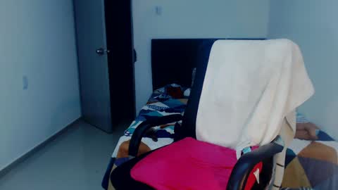Snapshot of sexynatalia25 chatting on 12-10-24, 06:01 Natalia Duran online show from 12-10-24, 06:01