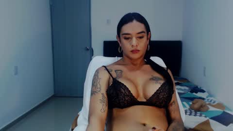 Snapshot of sexynatalia25 chatting on 12-14-24, 10:50 Natalia Duran online show from 12-14-24, 10:50