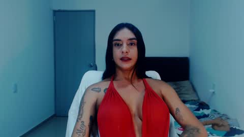 Snapshot of sexynatalia25 chatting on 12-18-24, 05:04 Natalia Duran online show from 12-18-24, 05:04