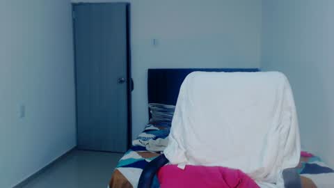 Snapshot of sexynatalia25 chatting on 12-20-24, 01:03 Natalia Duran online show from 12-20-24, 01:03