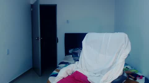 Snapshot of sexynatalia25 chatting on 12-28-24, 05:12 Natalia Duran online show from 12-28-24, 05:12
