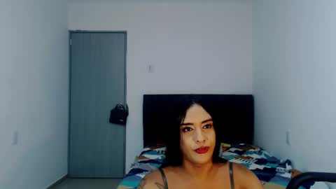 Snapshot of sexynatalia25 chatting on 02-21-25, 01:22 Natalia Duran online show from 02-21-25, 01:22