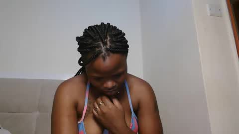 Snapshot of sexynina25 chatting on 10-25-25, 07:16 nina online show from 10-25-25, 07:16