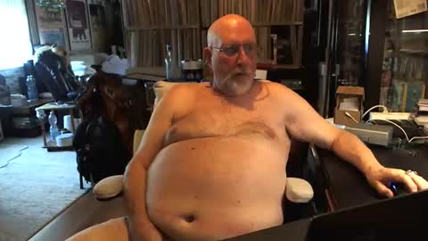 Snapshot of sexyolbear chatting on 05-25-26, 07:36 Grizz Lee Bear online show from 05-25-26, 07:36