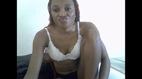 Snapshot of sexypetite4 chatting on 09-22-25, 07:10 SHARON online show from 09-22-25, 07:10