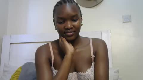 Snapshot of sexypetite_lee chatting on 09-26-25, 08:07 Lee online show from 09-26-25, 08:07