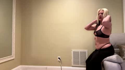 Snapshot of sexypiglet2728 chatting on 01-02-25, 03:48 Sexypiglet2728 online show from 01-02-25, 03:48