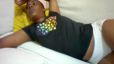 Snapshot of sexyqueen3457132 chatting on 01-14-25, 11:42 DOVY ACHIENG online show from 01-14-25, 11:42