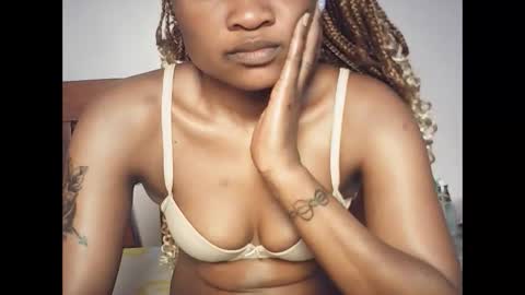 queenivy online show from 01-18-26, 02:54