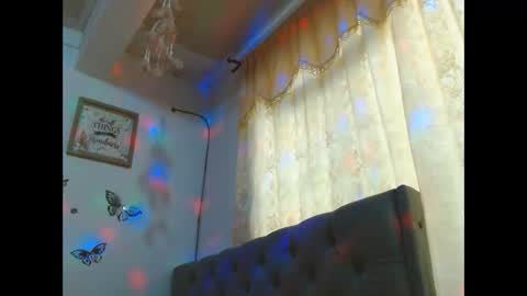 Venus Independent Model online show from 10-17-25, 06:43