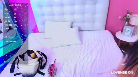Snapshot of sexysister_ chatting on 12-09-24, 12:30 Kendall online show from 12-09-24, 12:30