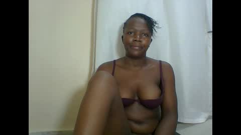 Snapshot of sexysleeky chatting on 02-18-25, 07:30 PAULINE online show from 02-18-25, 07:30