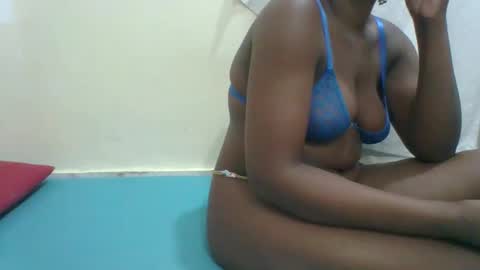 Snapshot of sexysleeky chatting on 09-17-25, 12:01 PAULINE online show from 09-17-25, 12:01