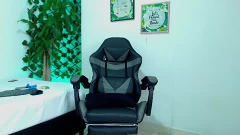 sexytommy_ online show from 06-19-26, 03:44