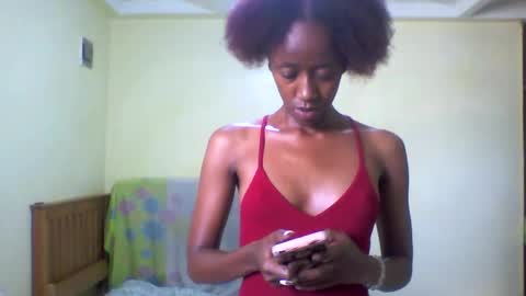 Snapshot of sexyy_tiny chatting on 01-03-25, 08:32 Mel online show from 01-03-25, 08:32