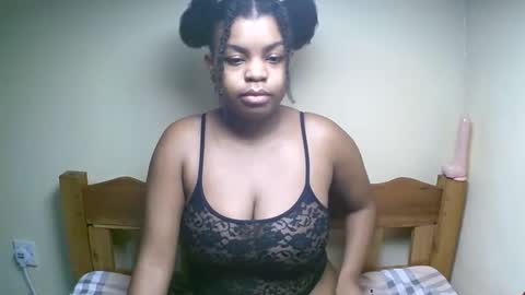sexyyred_ online show from 05-06-26, 08:08