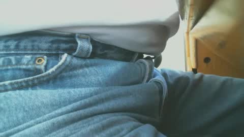 Snapshot of sflgentlman chatting on 02-04-25, 06:06 Bruce online show from 02-04-25, 06:06