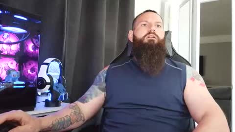 Snapshot of sflmarriedguy chatting on 05-01-26, 01:37 SouthFloridaStr8guy online show from 05-01-26, 01:37
