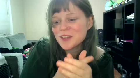 Snapshot of sftpwr chatting on 09-15-25, 01:27 sftpwr online show from 09-15-25, 01:27
