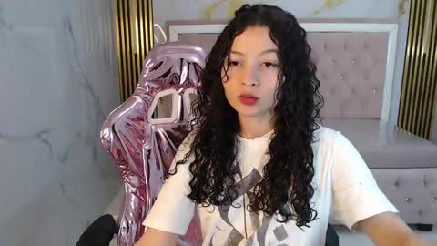 Snapshot of shalon_diaz_sub chatting on 12-17-24, 01:05 Shalon online show from 12-17-24, 01:05