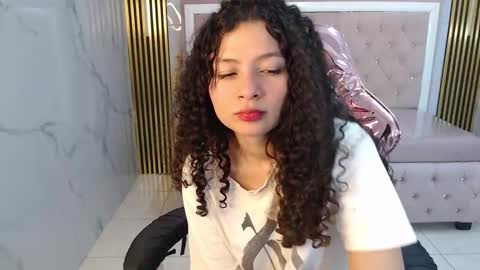 Snapshot of shalon_diaz_sub chatting on 12-17-24, 04:11 Shalon online show from 12-17-24, 04:11