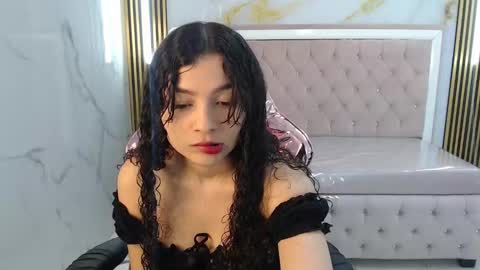 Snapshot of shalon_diaz_sub chatting on 12-19-24, 01:07 Shalon online show from 12-19-24, 01:07