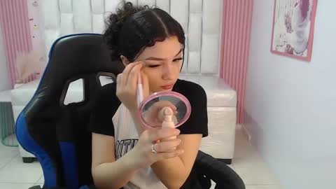 Snapshot of shalon_diaz_sub chatting on 09-17-25, 01:02 Shalon online show from 09-17-25, 01:02