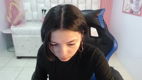 Snapshot of shalon_diaz_sub chatting on 09-20-25, 01:23 Shalon online show from 09-20-25, 01:23