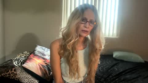 Snapshot of shamanwoman chatting on 12-22-24, 04:27 Shaman Woman online show from 12-22-24, 04:27