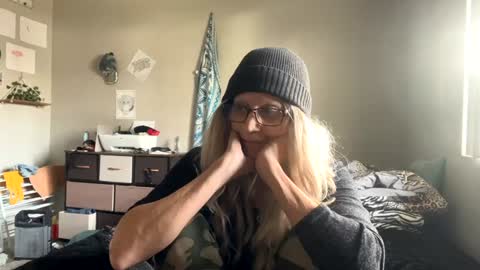 Snapshot of shamanwoman chatting on 12-23-24, 09:40 Shaman Woman online show from 12-23-24, 09:40