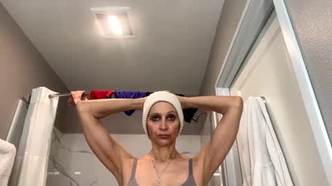 Snapshot of shamanwoman chatting on 02-01-25, 03:30 Shaman Woman online show from 02-01-25, 03:30