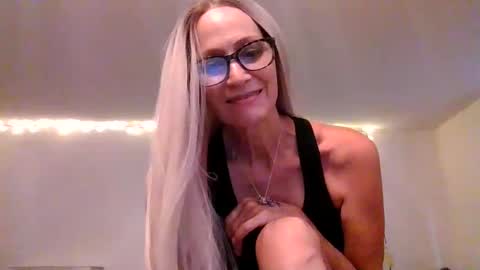Snapshot of shamanwoman chatting on 10-06-25, 04:26 Shaman Woman online show from 10-06-25, 04:26