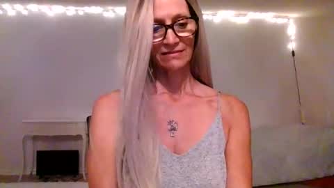 Snapshot of shamanwoman chatting on 10-20-25, 05:35 Shaman Woman online show from 10-20-25, 05:35